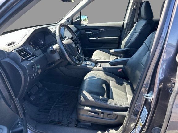 Used 2021 Honda Pilot Touring image 2