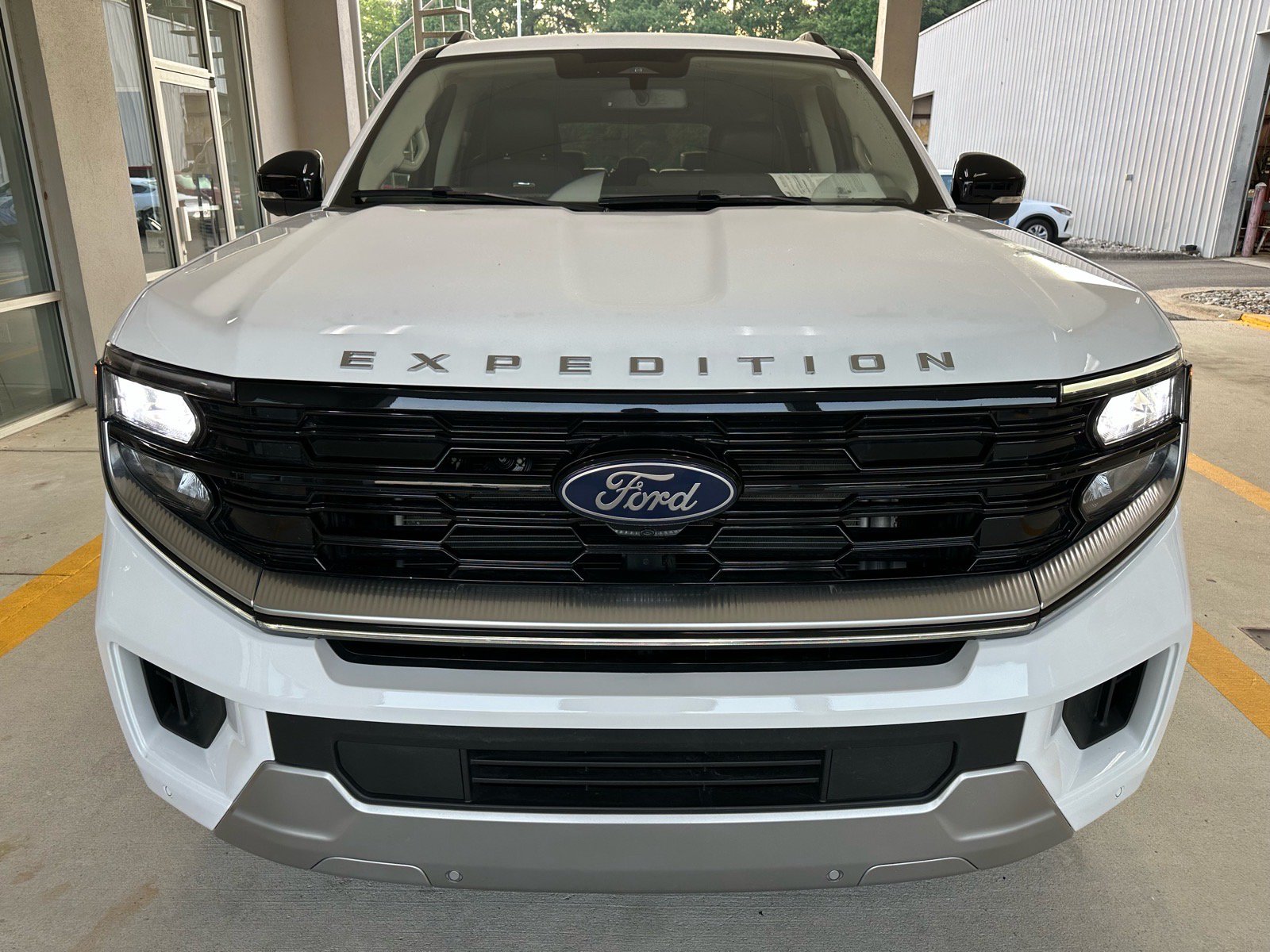 Certified 2025 Ford Expedition Max Platinum w/ Driver's Package AWD/4WD image 8