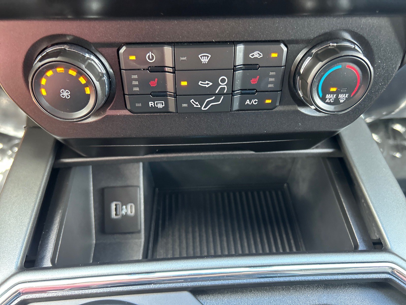 Certified 2022 Ford F350 XLT w/ XLT Premium Package AWD/4WD image 28
