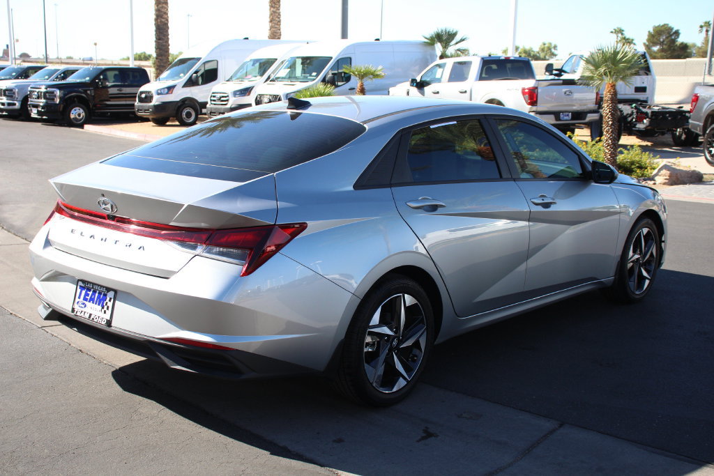 Used 2023 Hyundai Elantra SEL w/ Convenience Package FWD image 8