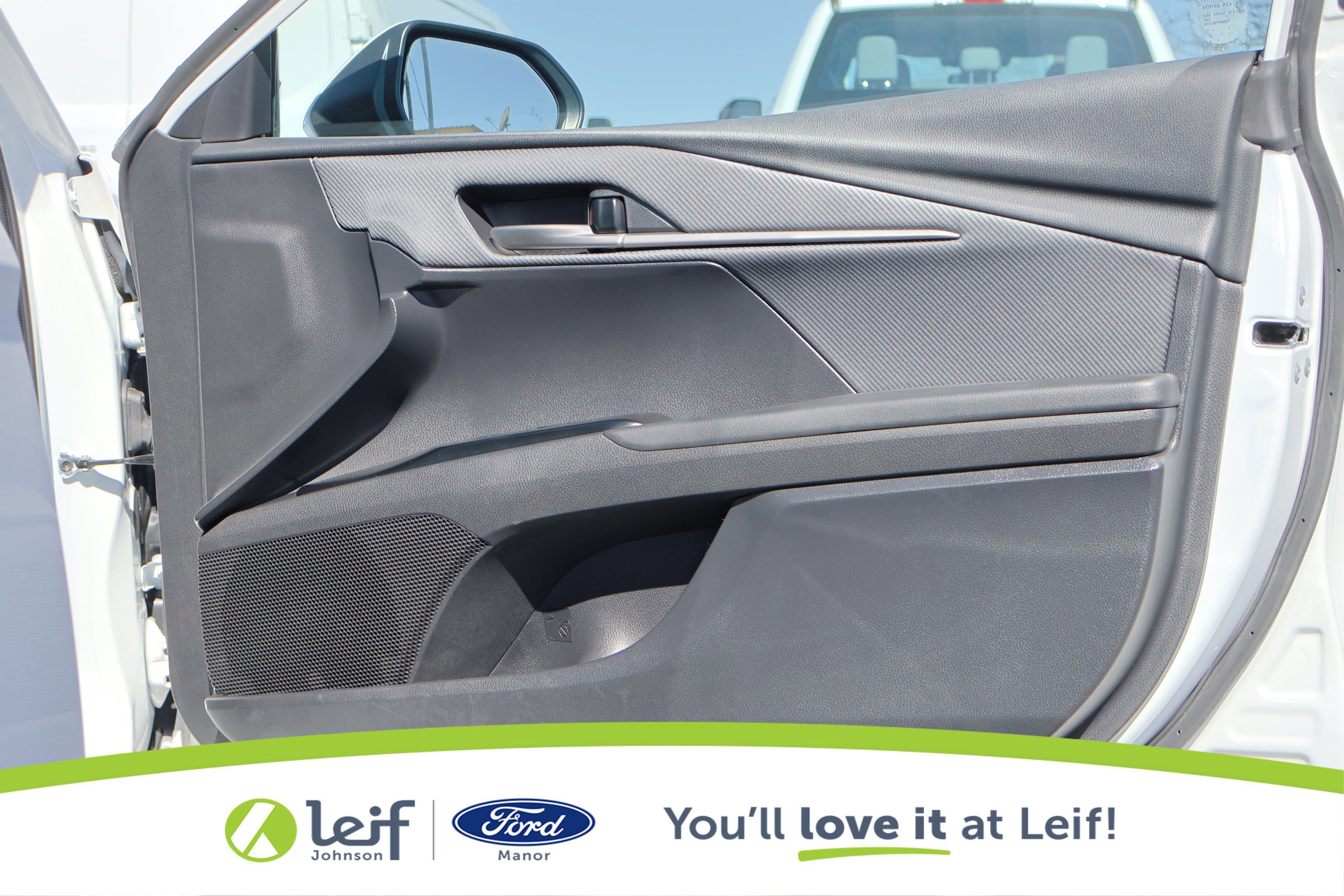 Used 2025 Toyota Camry SE image 33