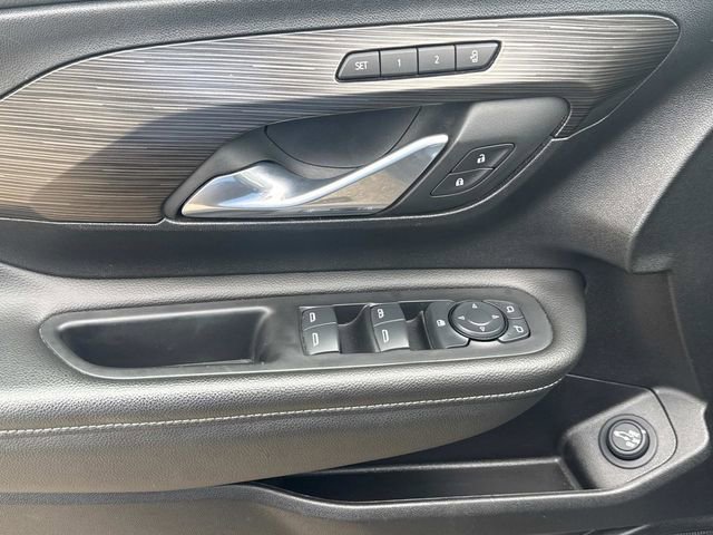 Used 2024 GMC Terrain SLT AWD/4WD image 28