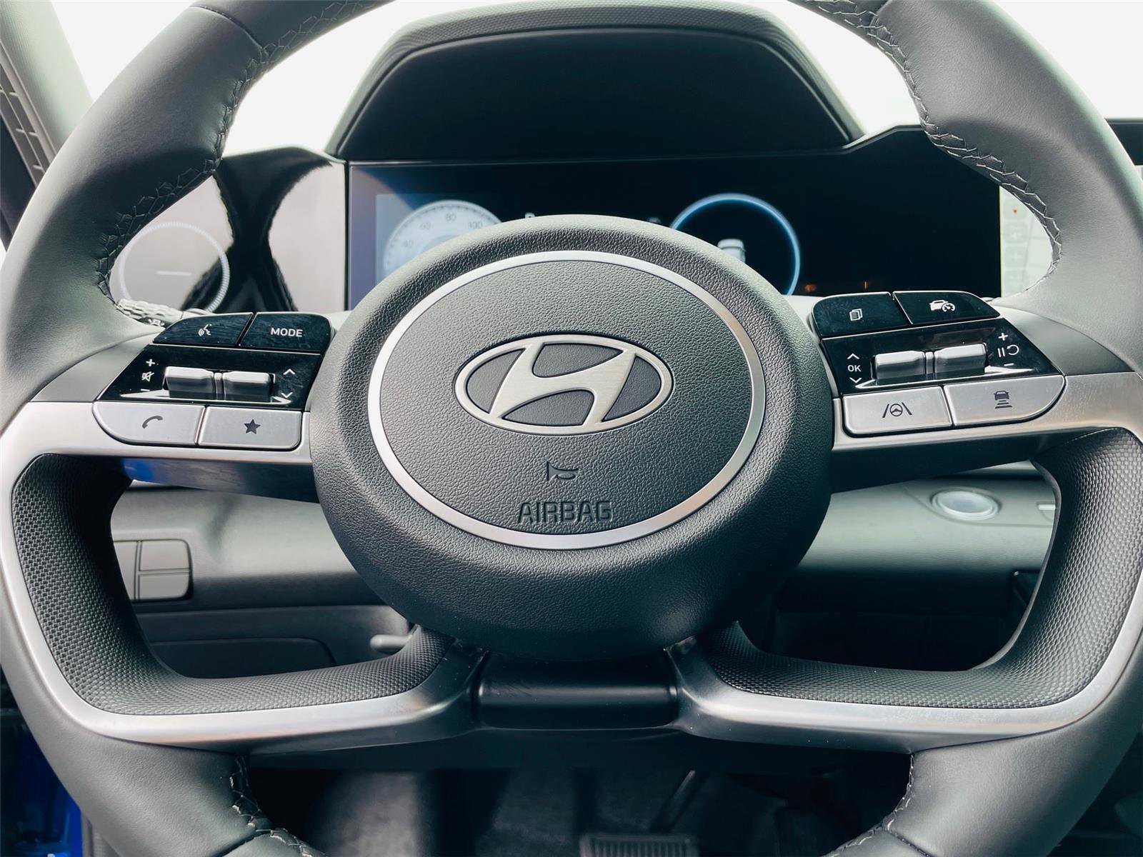 Used 2025 Hyundai Elantra Limited FWD image 11