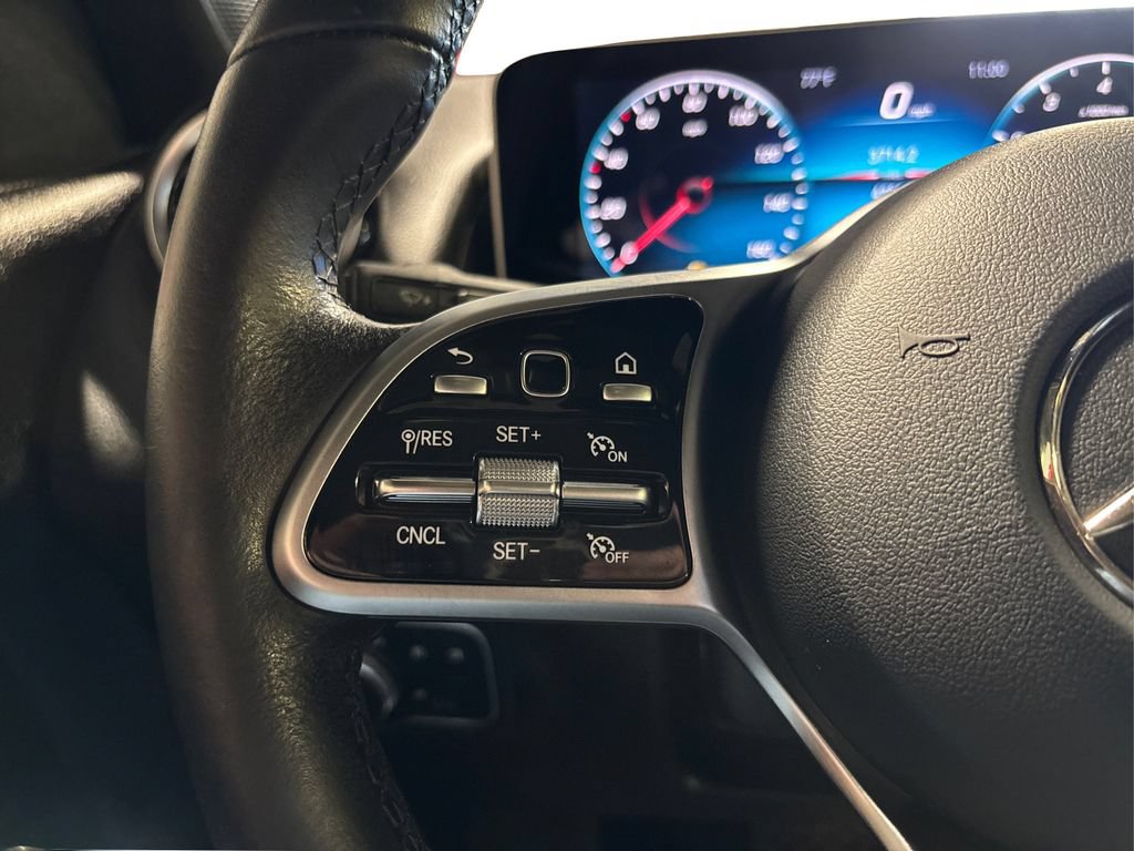 Used 2021 Mercedes-Benz GLB 250 4MATIC image 35