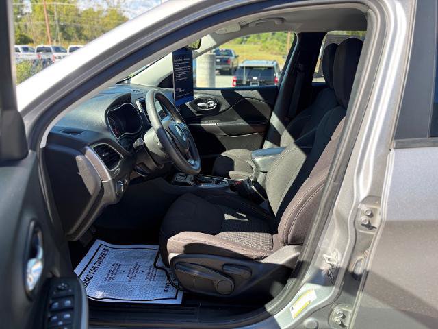 Used 2021 Jeep Cherokee Latitude FWD image 11