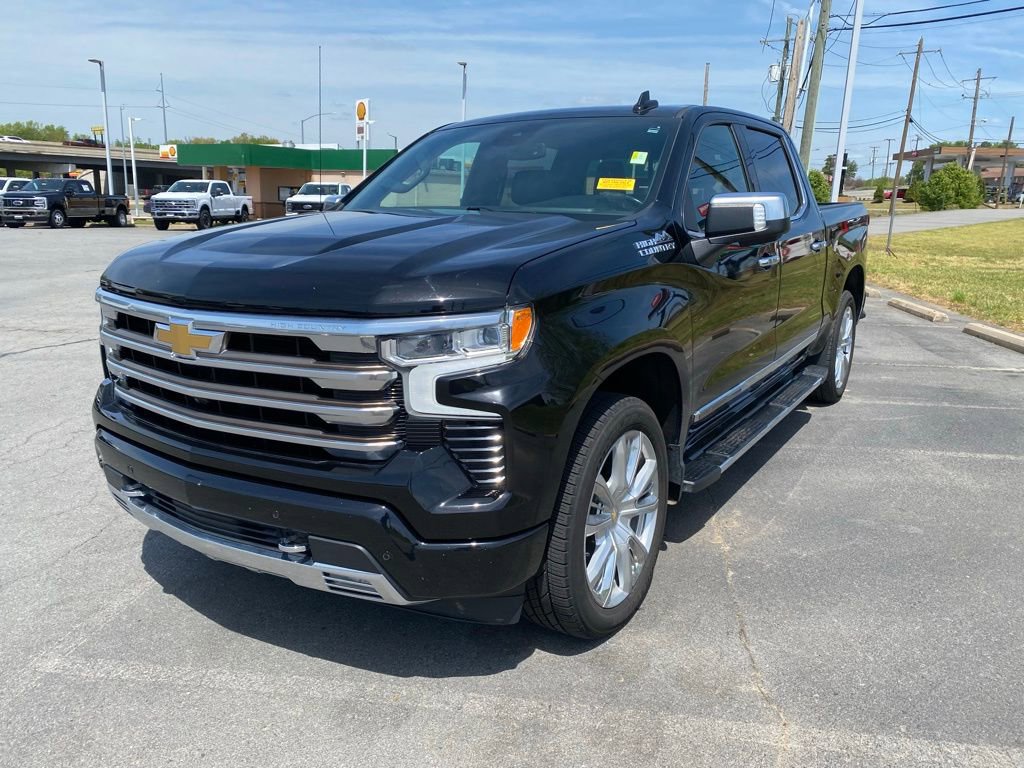Used 2022 Chevrolet Silverado 1500 High Country w/ High Country Premium Package AWD/4WD image 3