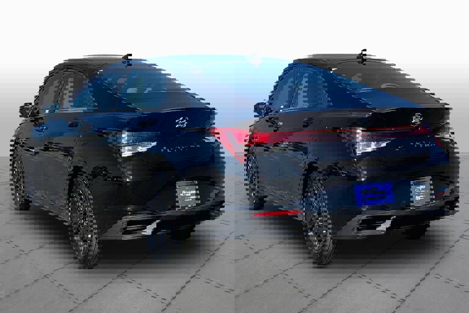 Used 2022 Hyundai Elantra SEL image 4