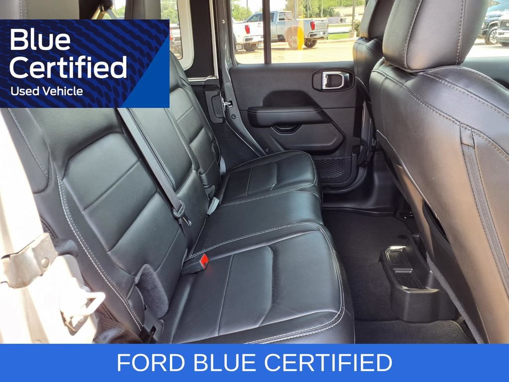 Used 2022 Jeep Wrangler Unlimited Sahara AWD/4WD image 27