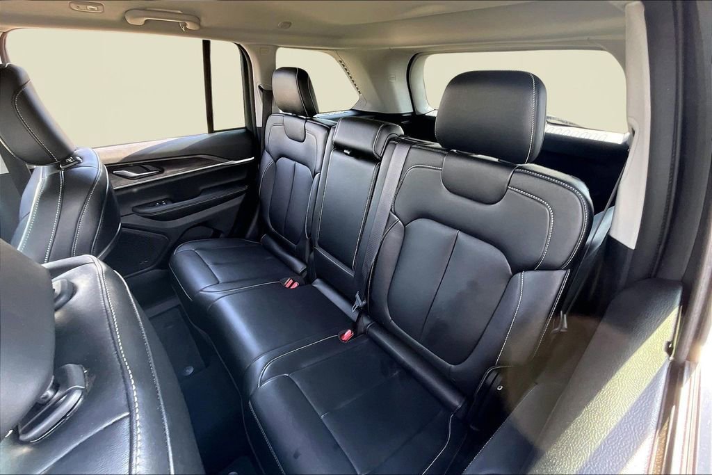 Used 2023 Jeep Grand Cherokee Limited AWD/4WD image 26