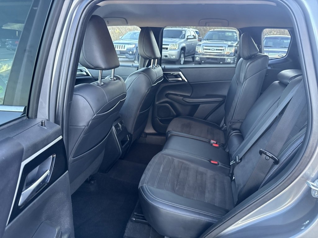 Used 2024 Mitsubishi Outlander SE image 18