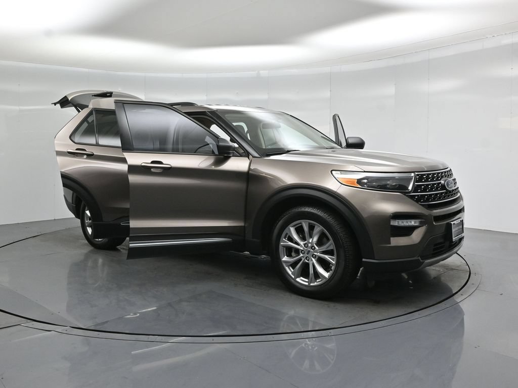 Certified 2021 Ford Explorer XLT w/ Equipment Group 202A RWD image 33