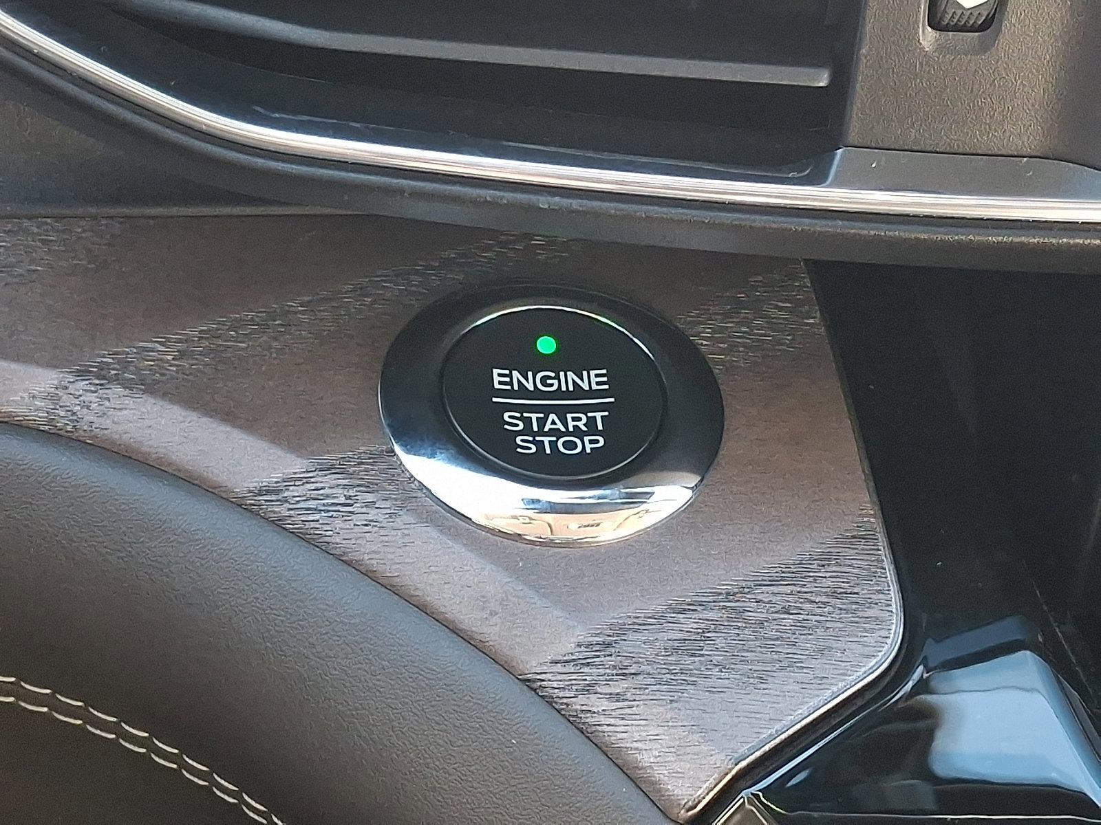 Certified 2021 Ford Explorer Platinum w/ Premium Technology Package image 31