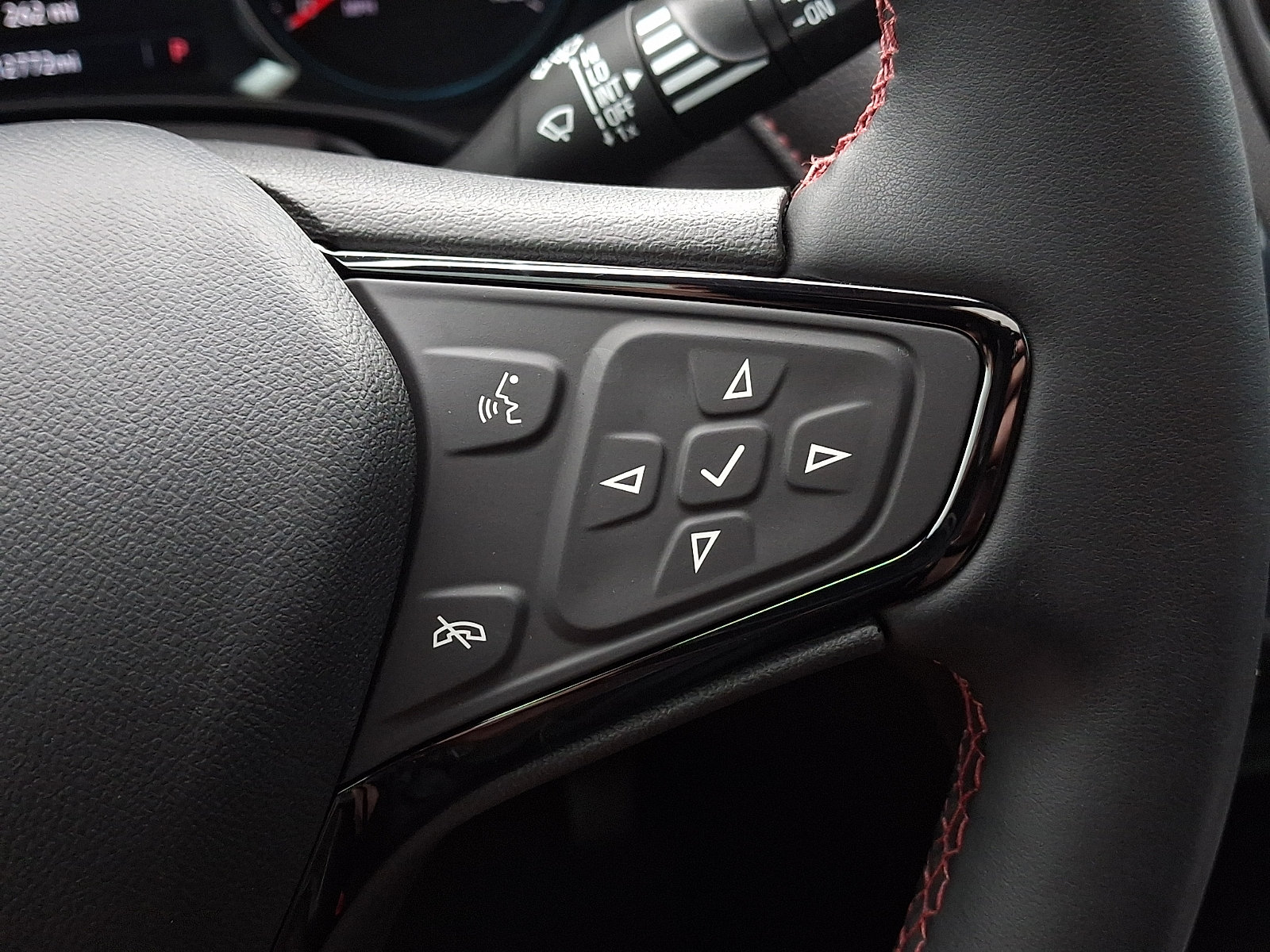 Used 2024 Chevrolet Equinox RS w/ RS Leather Package AWD/4WD image 27