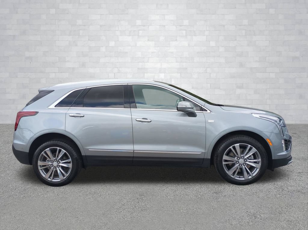 Used 2025 Cadillac XT5 Premium Luxury w/ Technology Package FWD image 3