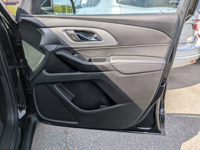 Used 2022 Chevrolet Traverse LT image 32