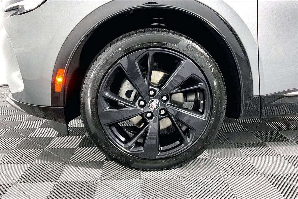 Used 2023 Buick Envision Essence w/ Sport Touring Package AWD/4WD image 8