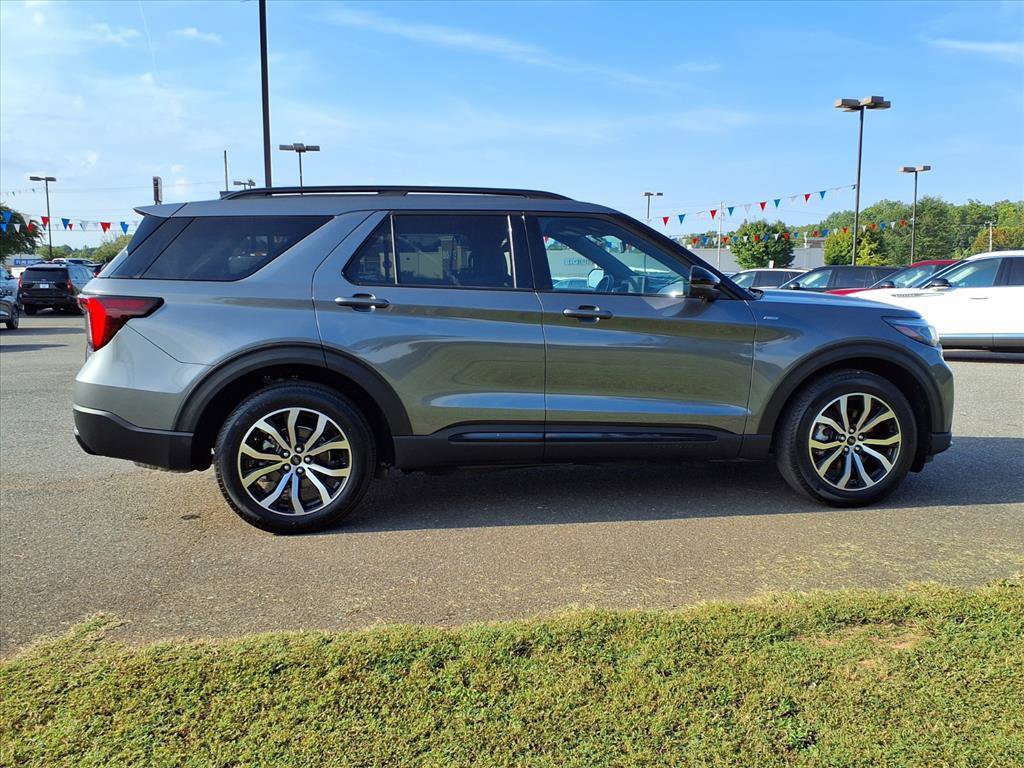 Certified 2025 Ford Explorer ST-Line image 19