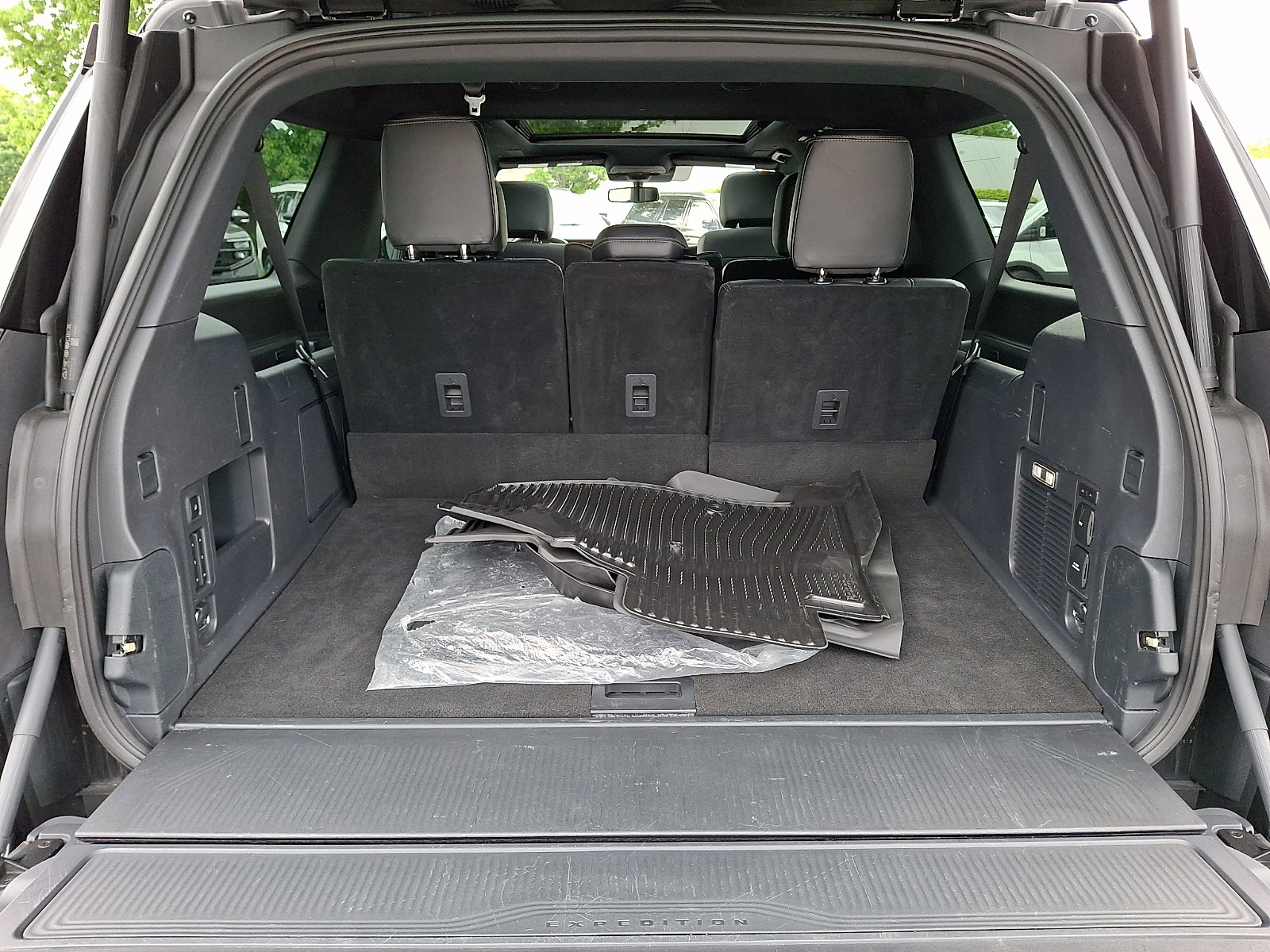 Certified 2025 Ford Expedition Max Platinum w/ Stealth Performance Package AWD/4WD image 34