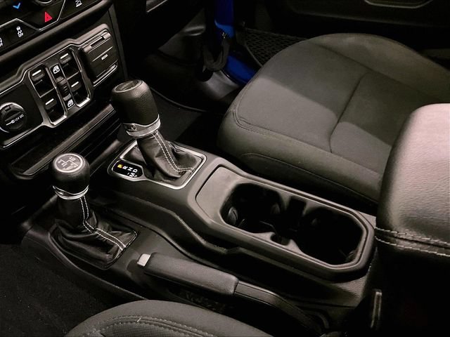 Used 2021 Jeep Gladiator Overland AWD/4WD image 16