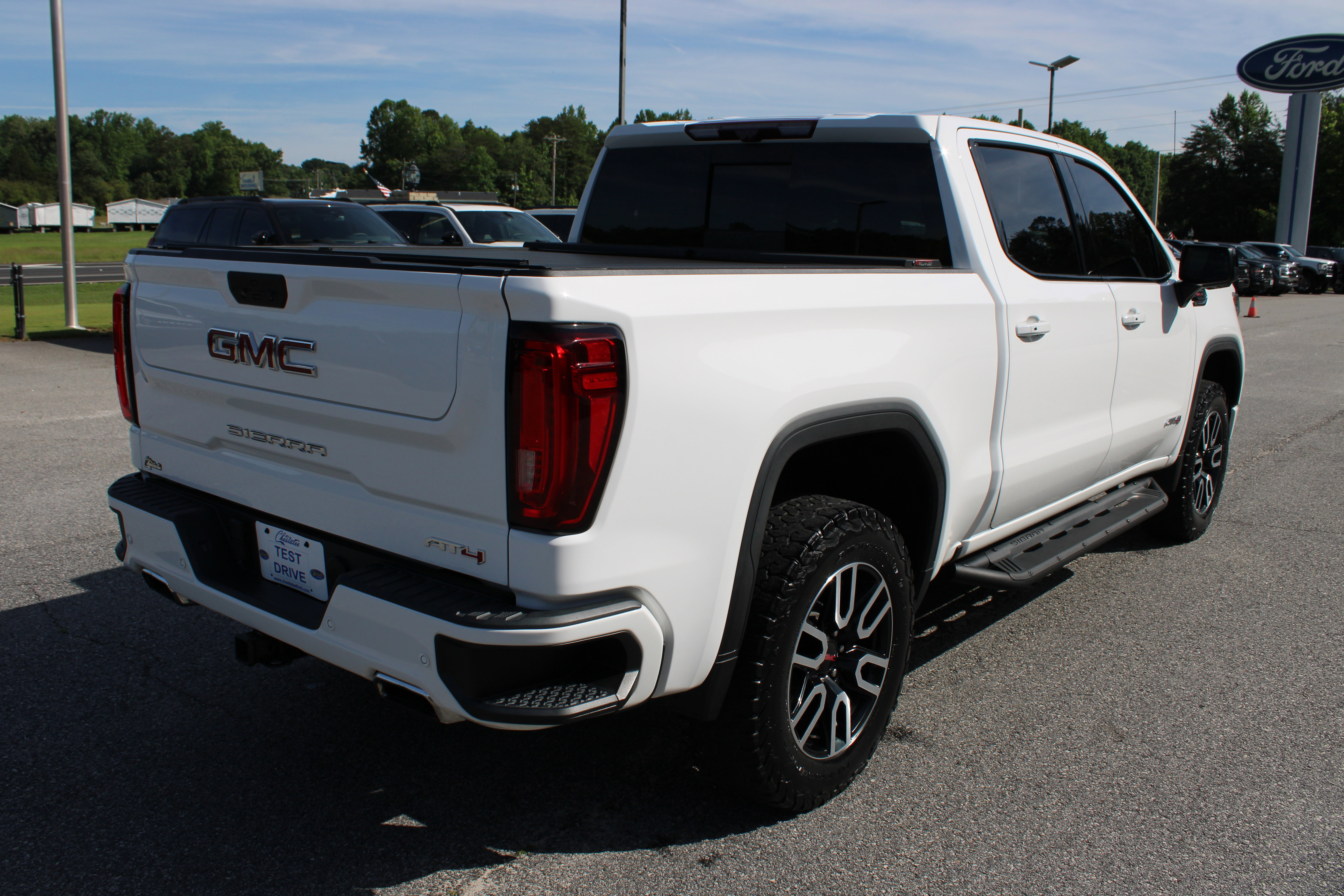 Used 2021 GMC Sierra 1500 AT4 w/ AT4 Premium Package AWD/4WD image 6