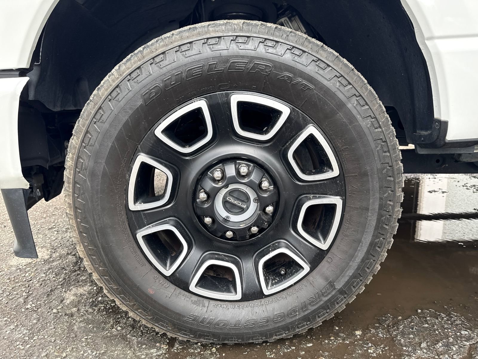 Certified 2024 Ford F350 Platinum w/ FX4 Off-Road Package image 27