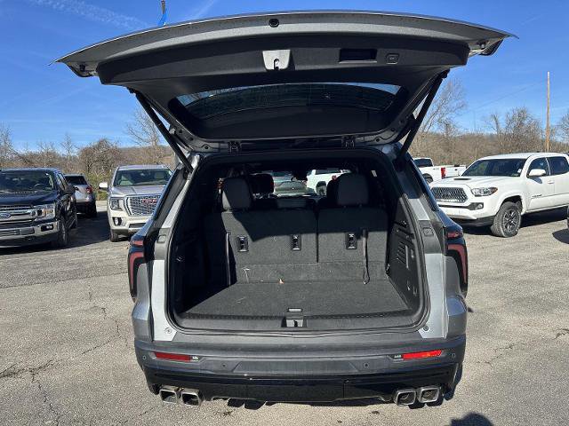 Used 2025 Chevrolet Traverse LT w/ Midnight/Sport Edition image 10