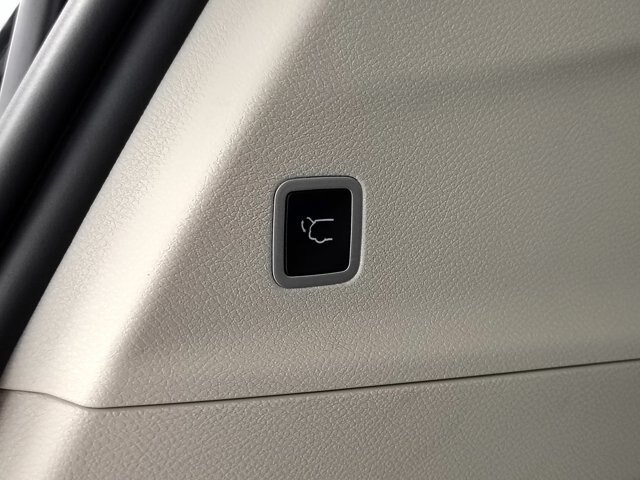 Used 2024 Chrysler Pacifica Limited FWD image 18