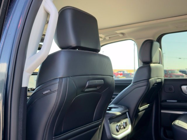 Certified 2025 Ford Expedition Platinum w/ Driver's Package AWD/4WD image 18