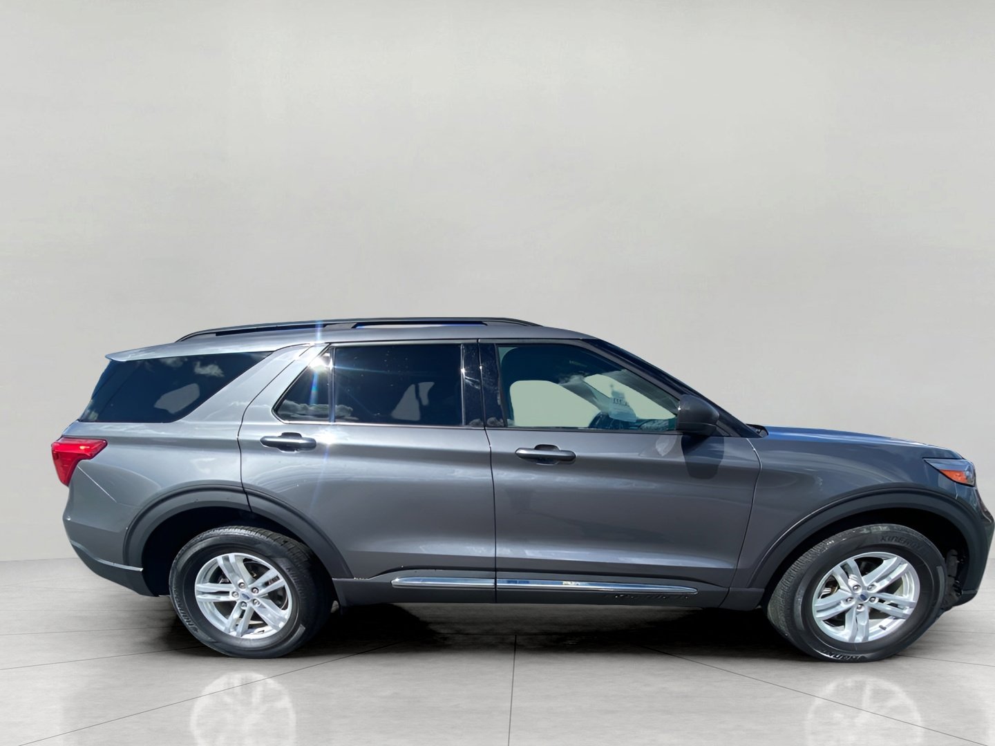 Certified 2023 Ford Explorer XLT w/ Equipment Group 202A AWD/4WD image 10