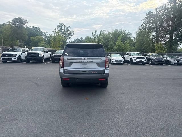 Used 2022 Chevrolet Suburban RST w/ Luxury Package AWD/4WD image 6