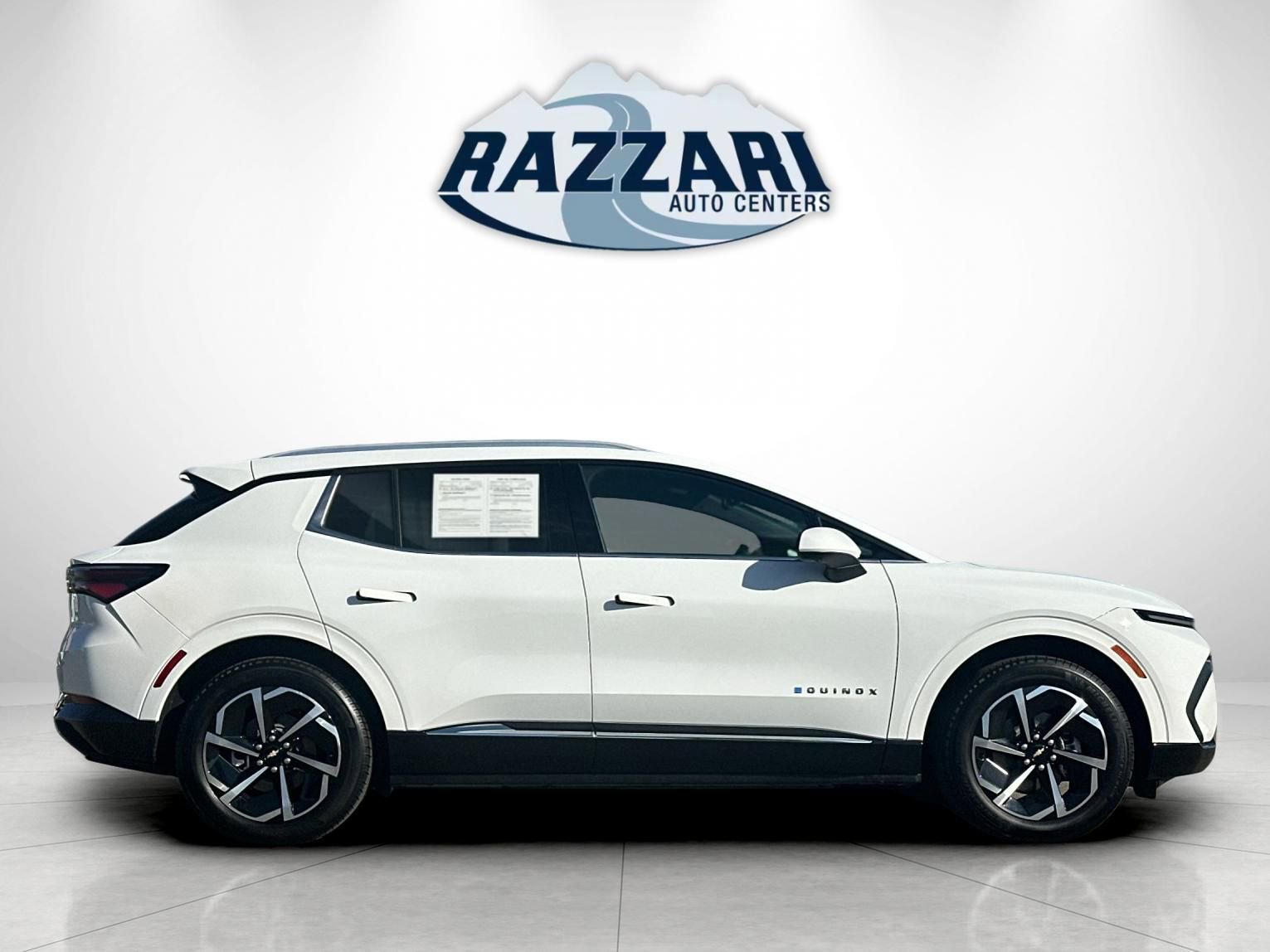 Used 2025 Chevrolet Equinox EV LT w/ Convenience Package image 2