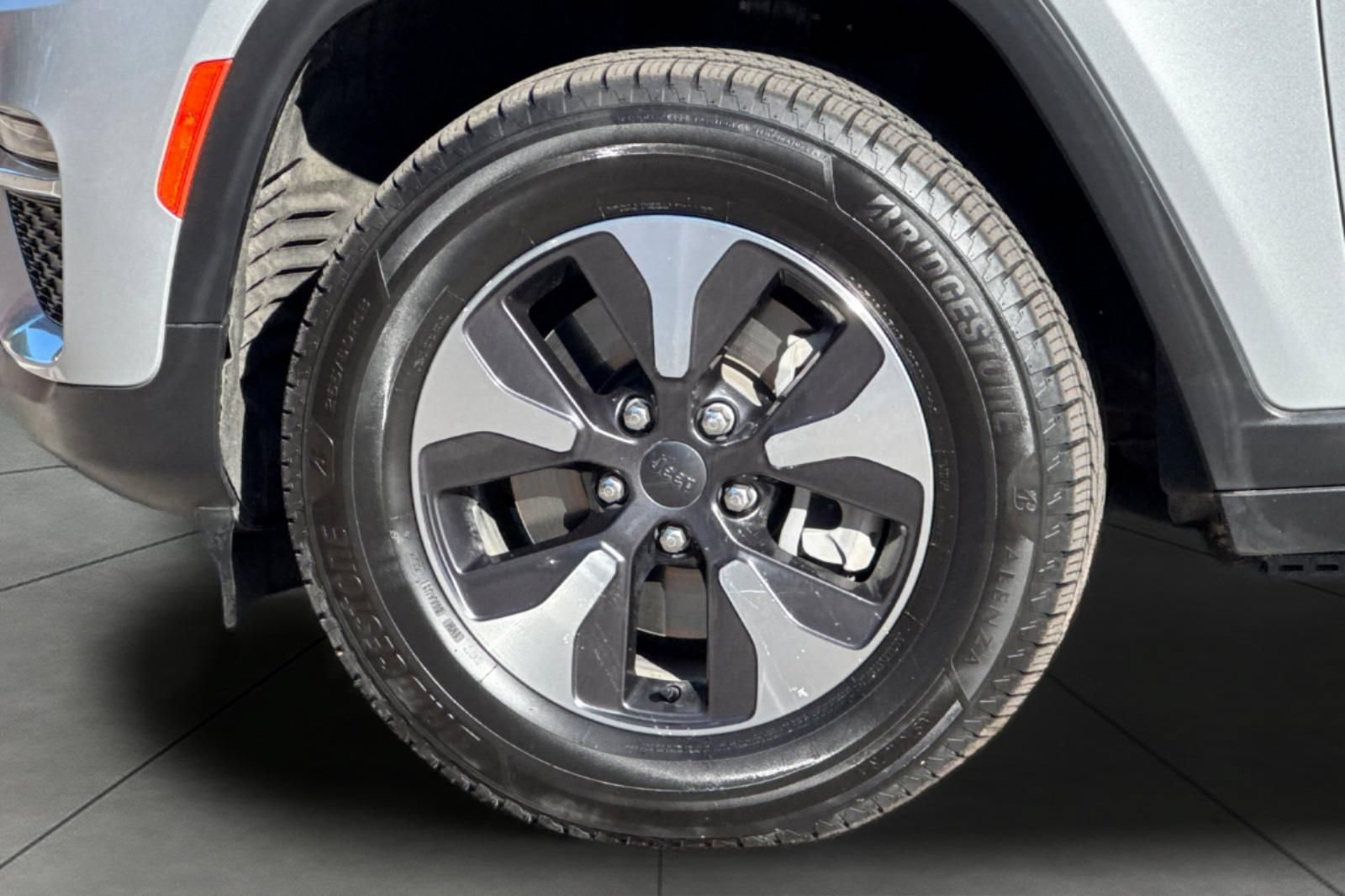 Used 2024 Jeep Grand Cherokee Limited 4xe AWD/4WD image 13
