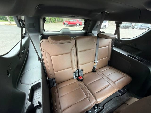 Used 2025 Chevrolet Suburban High Country AWD/4WD image 35