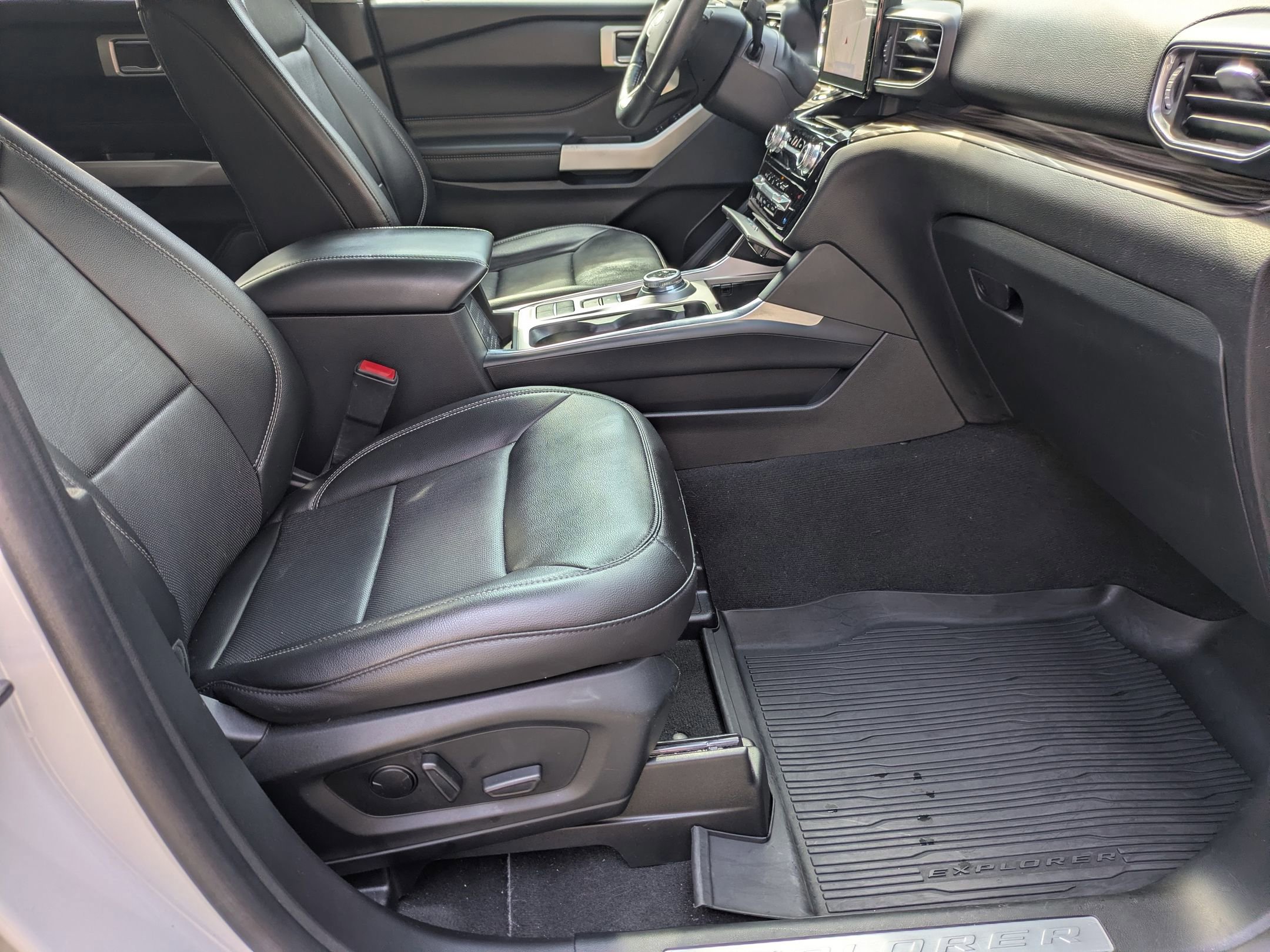 Certified 2022 Ford Explorer Limited w/ Equipment Group 301A image 41