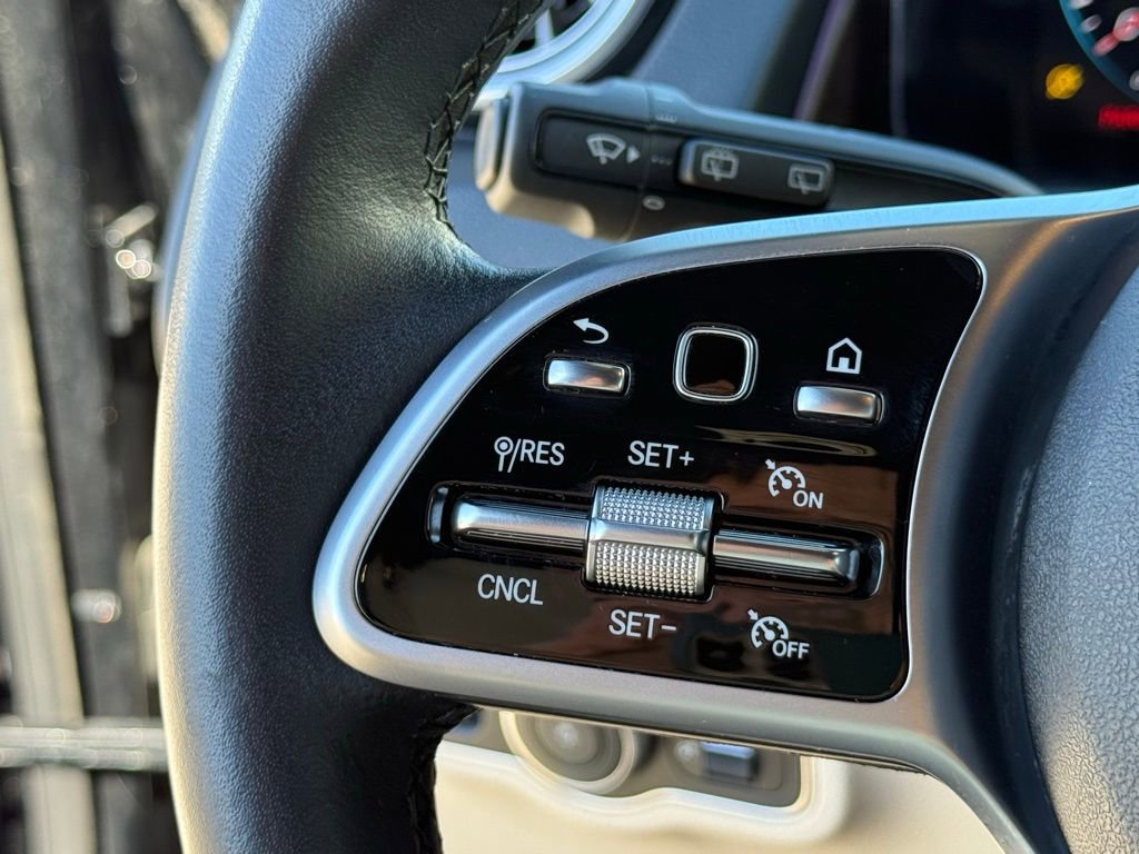 Used 2022 Mercedes-Benz GLB 250 w/ Premium Package Lite image 15