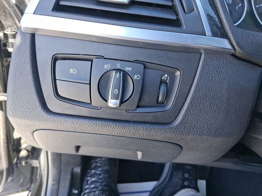 Used 2018 BMW 330i xDrive Sedan w/ Convenience Package image 23