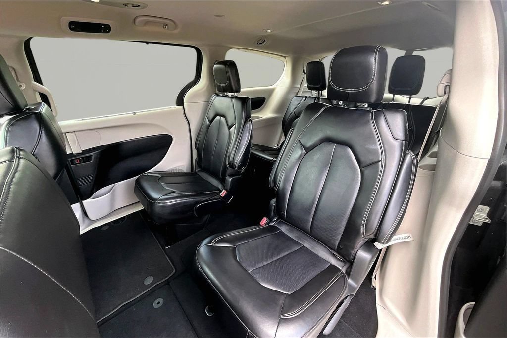 Used 2023 Chrysler Pacifica Touring-L FWD image 26