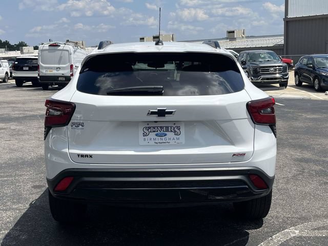 Used 2025 Chevrolet Trax RS w/ Sunroof Package FWD image 5