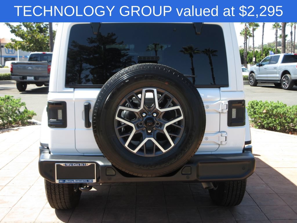 Used 2024 Jeep Wrangler Unlimited Sahara w/ Technology Group AWD/4WD image 3