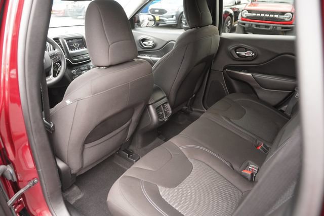 Used 2020 Jeep Cherokee Latitude FWD image 11