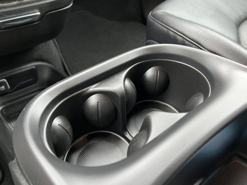 Used 2026 Chrysler Pacifica Select image 32