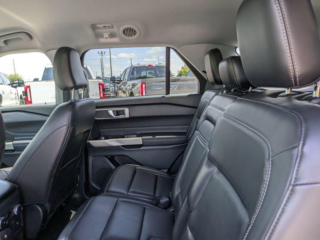 Certified 2021 Ford Explorer XLT w/ Equipment Group 202A RWD image 17