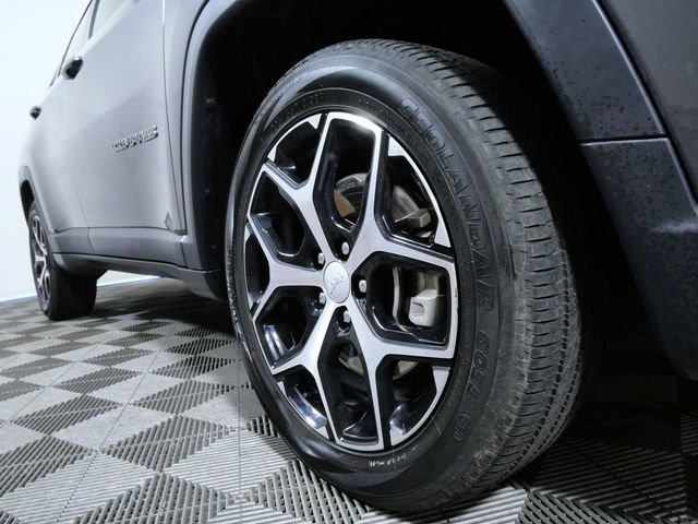Used 2024 Jeep Compass Limited AWD/4WD image 2