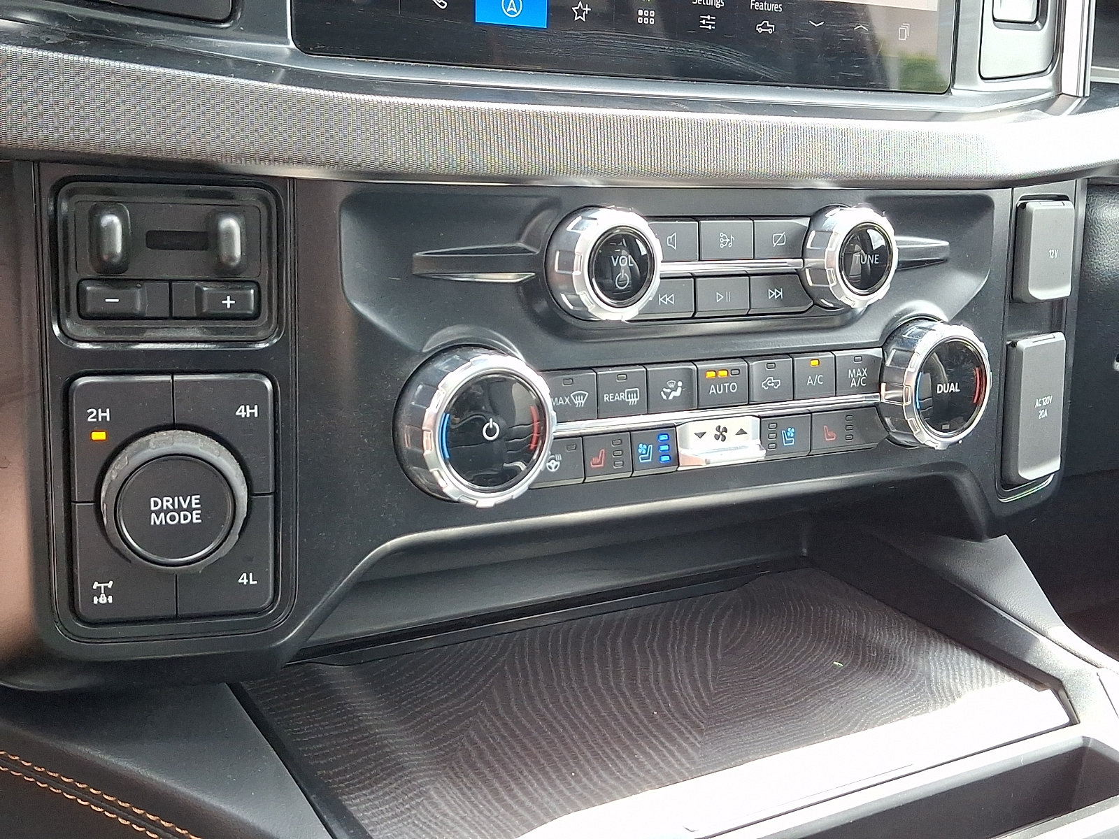 Certified 2024 Ford F250 Platinum w/ FX4 Off-Road Package AWD/4WD image 22