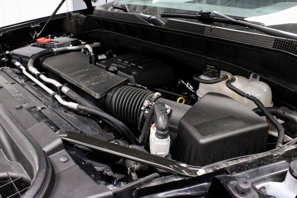 Used 2025 Chevrolet Silverado 1500 LT AWD/4WD image 16