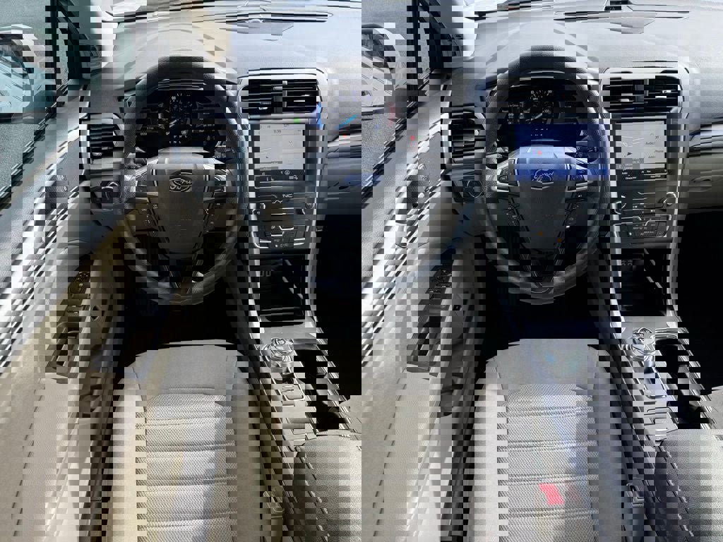 Certified 2020 Ford Fusion SE image 12