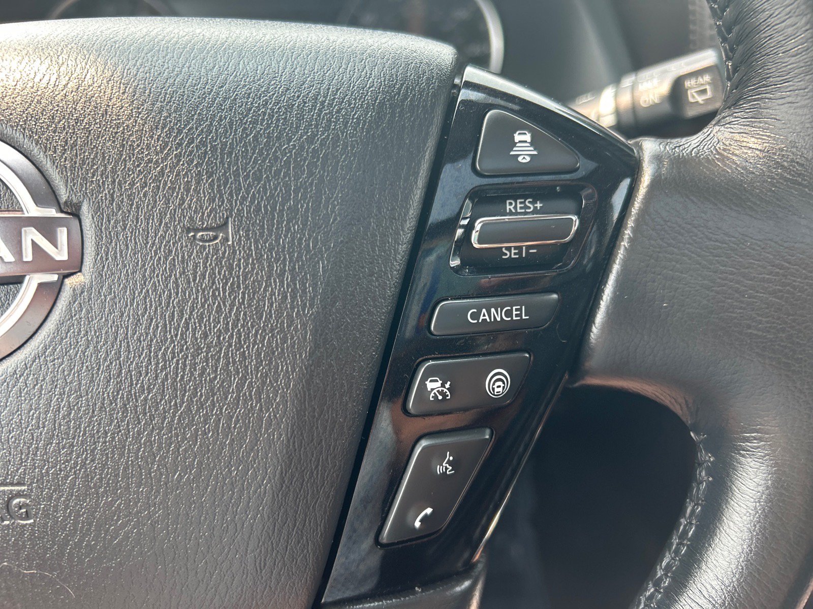 Used 2024 Nissan Armada SL w/ Captain's Chairs Package AWD/4WD image 27