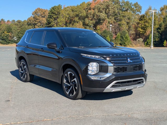 Used 2024 Mitsubishi Outlander SE Black Edition image 2