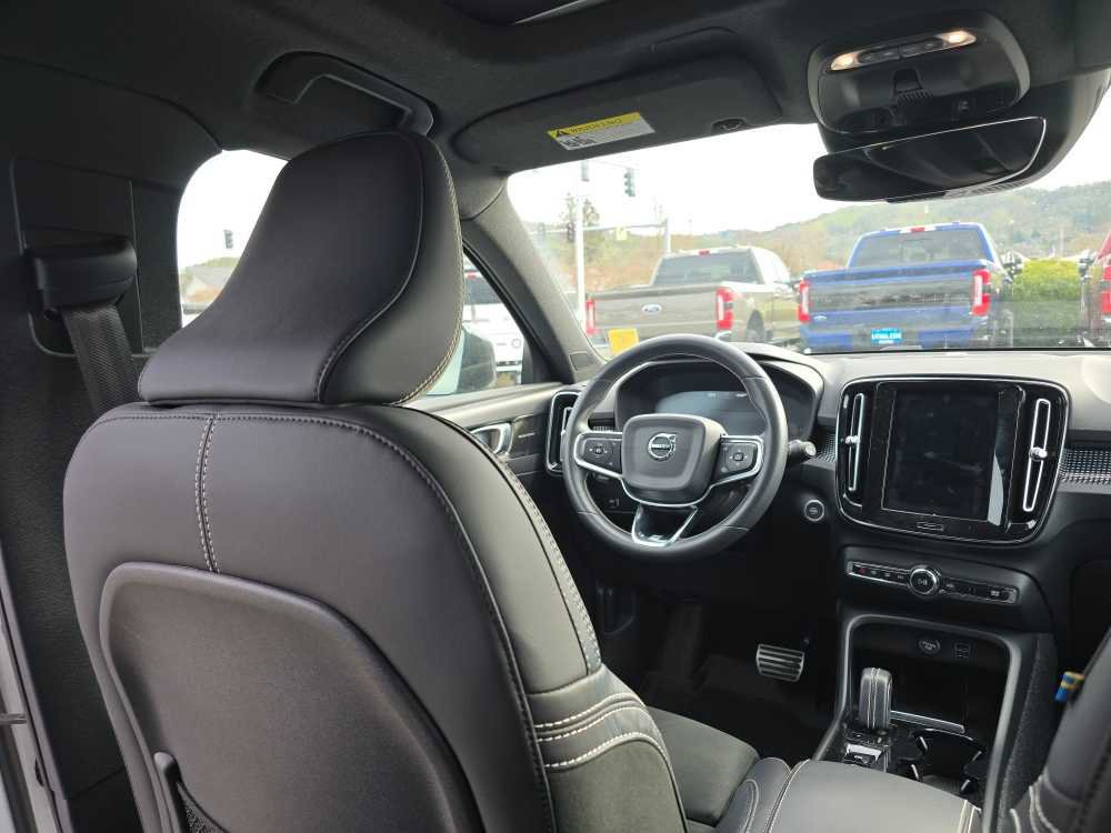 Used 2019 Volvo XC40 T5 R-Design image 10