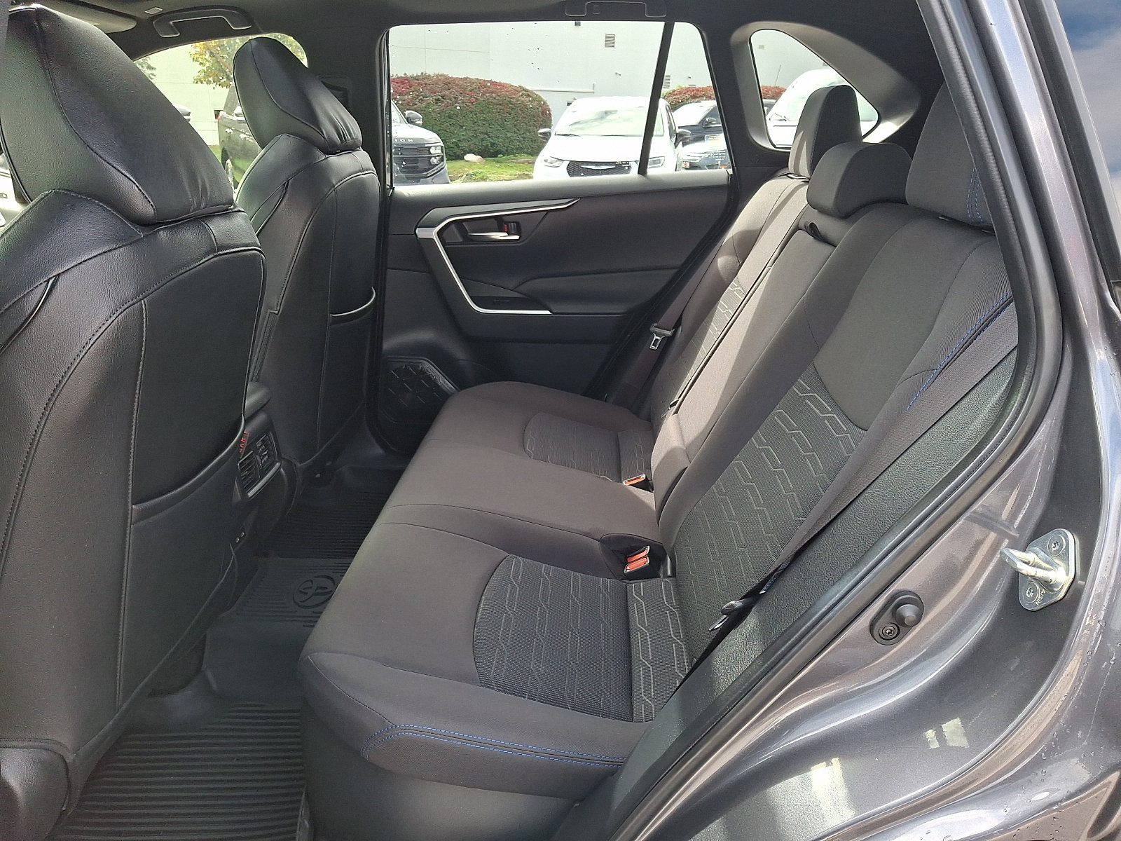 Used 2023 Toyota RAV4 SE w/ Convenience Package AWD/4WD image 13
